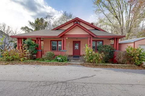 7 Hampton St, Ware Shoals, SC 29692