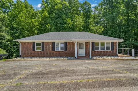 1722 Pumpkintown Hwy, Pickens, SC 29671