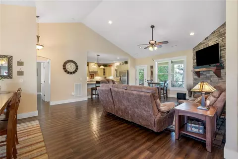 110 Walker Pt, Seneca, SC 29672 photo 4