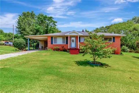 4010 Brookfield Dr, Seneca, SC 29672