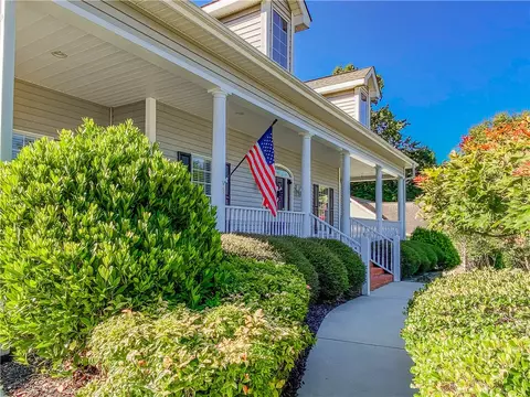 15061 Beacon Ridge Dr, Seneca, SC 29678