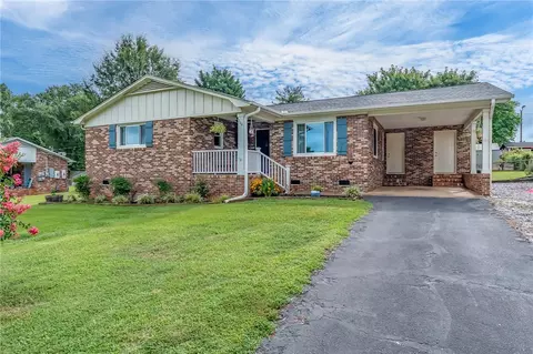 704 Alberta Ave, Boiling Springs, SC 29316