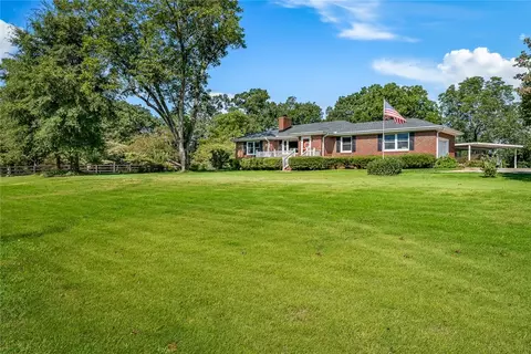 210 Motor Boat Club Rd, Greenville, SC 29611