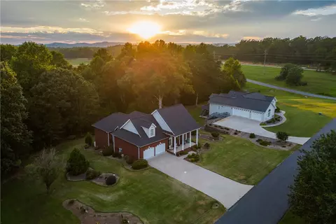 1604 Banchory Cir, Walhalla, SC 29691