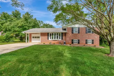 304 Hillcrest Dr, Pendleton, SC 29670