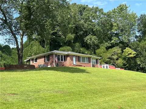 119 Medlin Dr, Pickens, SC 29671