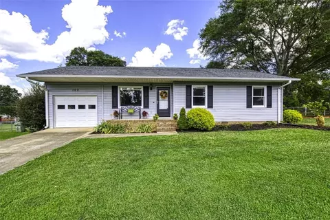 102 Blue Ridge Dr, Fountain Inn, SC 29644