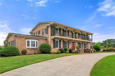 606 Pinecrest Dr, Seneca, SC 29678