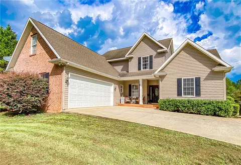 518 N Church St, Walhalla, SC 29691
