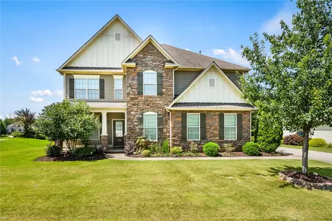 105 Waltzing Vine Ln, Williamston, SC 29697