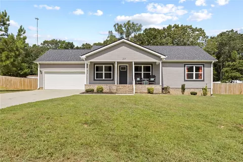 217 Destiny Dr, Gray Court, SC 29645