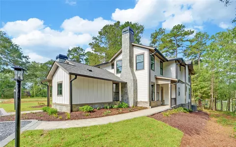83 Woodlake Ct, Hartwell, GA 30643