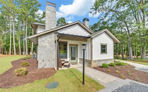 81 Woodlake Ct, Hartwell, GA 30643