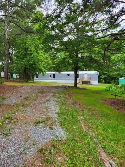 109 Oakwood Dr, Honea Path, SC 29654 photo 1