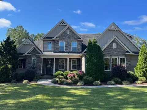 102 Montclaire Cir, Liberty, SC 29657