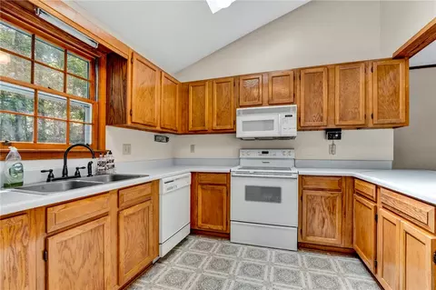 100 Holly Dr, Easley, SC 29640 photo 8