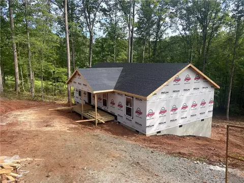 301 Walnut Dr, Westminster, SC 29693 photo 4