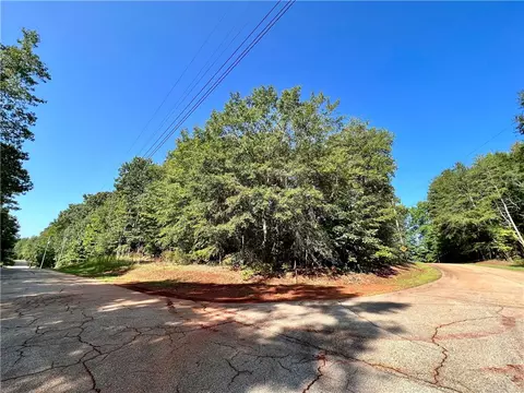 301 Walnut Dr, Westminster, SC 29693 photo 9