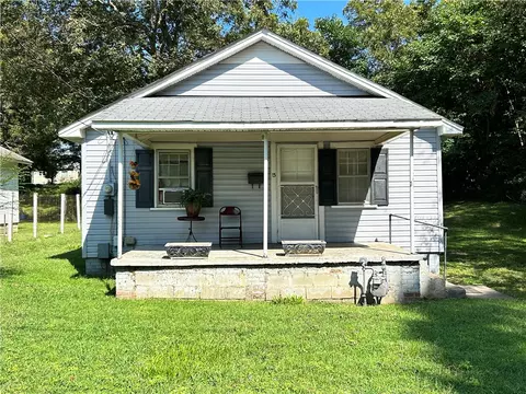 13 Market St, Williamston, SC 29697