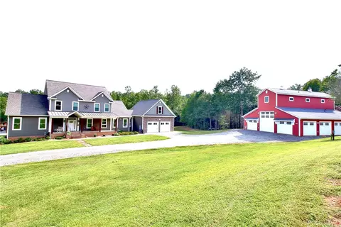 300 Center Dr, Taylors, SC 29687