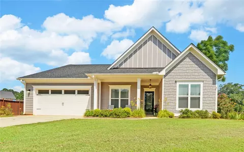 350 N Point Cir, Hartwell, GA 30643