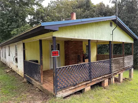 225 Crystal Ln, Pickens, SC 29671