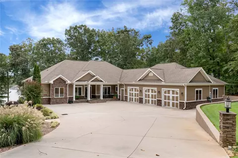 312 Willow Oak Ct, Seneca, SC 29672