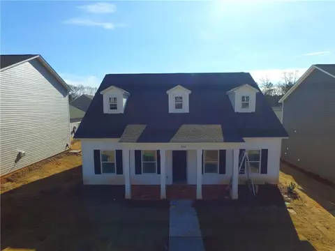 1052 Fairfield Dr, Seneca, SC 29678