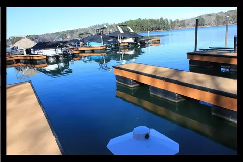 403 E Waterside Dr, Seneca, SC 29672