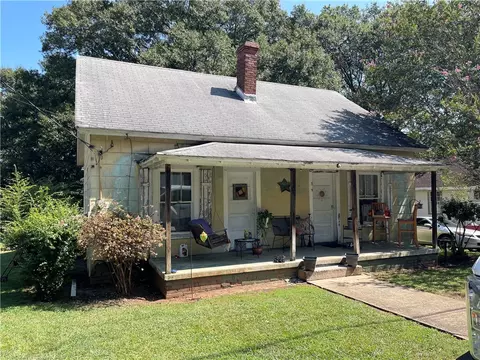 405 S 2nd St, Easley, SC 29642