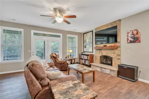 353 S Stonegate Dr, Seneca, SC 29678 photo 3