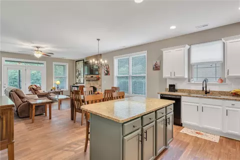 353 S Stonegate Dr, Seneca, SC 29678 photo 10