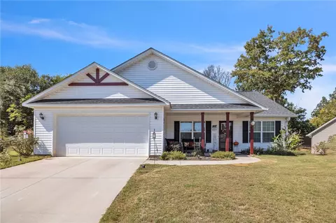 111 Turquoise Dr, Laurens, SC 29360