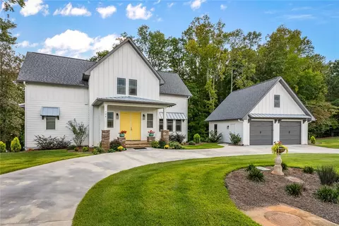 108 Vaughn Ct, Six Mile, SC 29682