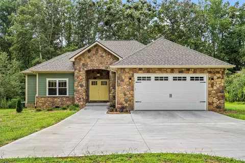 101 Lake Ter, Townville, SC 29689