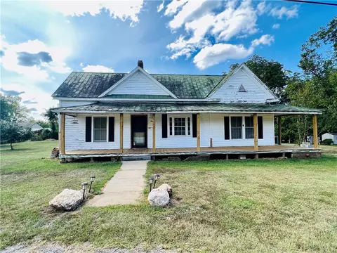 426 Jackson St, Calhoun Falls, SC 29628