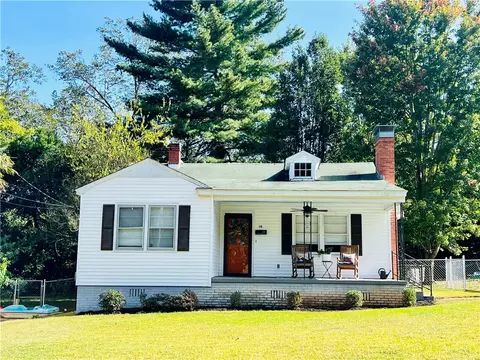 116 Calhoun St, Abbeville, SC 29620