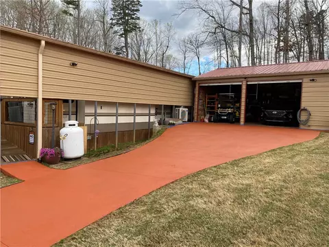 608 Loop Cir, Westminster, SC 29693 photo 8