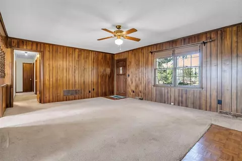 237 Hickory Dr, Easley, SC 29642 photo 4