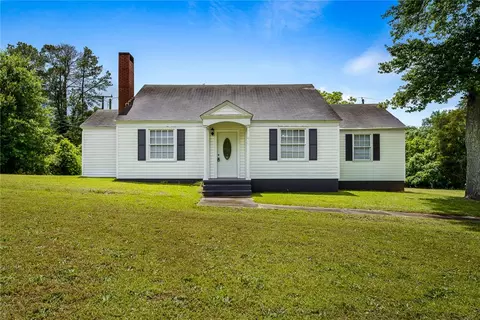 9 N Greenwood Avenue Ext, Ware Shoals, SC 29692