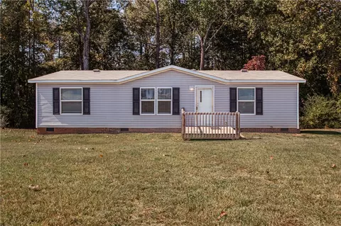748 E Fleming Farm Dr, Inman, SC 29349