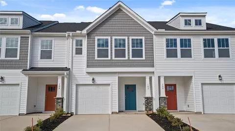 102 Marston Ln, Greenville, SC 29617