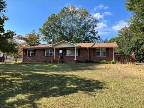 7 Springdale Dr, Williamston, SC 29697 photo 2