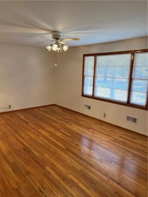 7 Springdale Dr, Williamston, SC 29697 photo 3