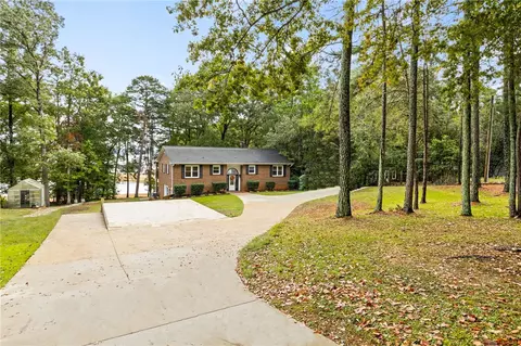 211 Circle Dr, Townville, SC 29689