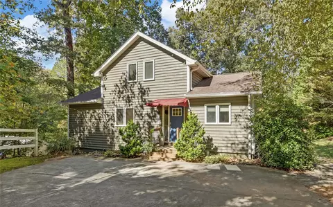 727 Waters Edge Dr, Martin, GA 30557