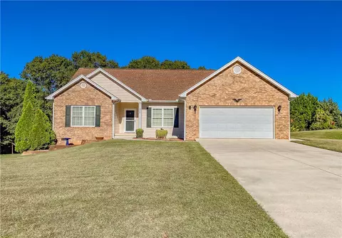 318 Ravens View Dr, Seneca, SC 29678