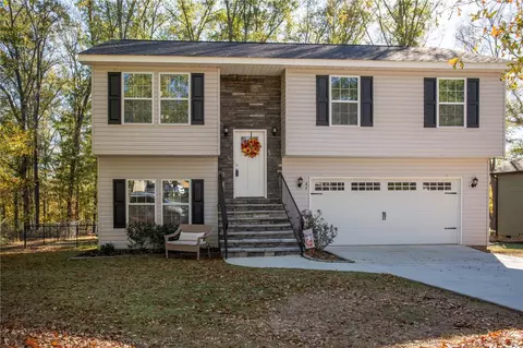 37 Woodmere Ct, Williamston, SC 29697
