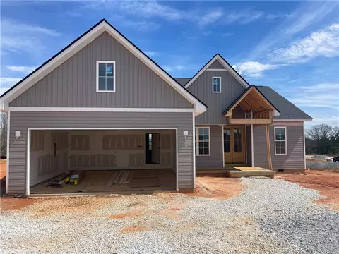 209 Nellie Rd, Walhalla, SC 29691