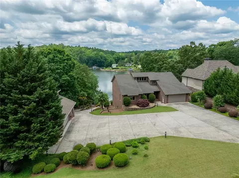 103 W Waters Edge Ln, West Union, SC 29696